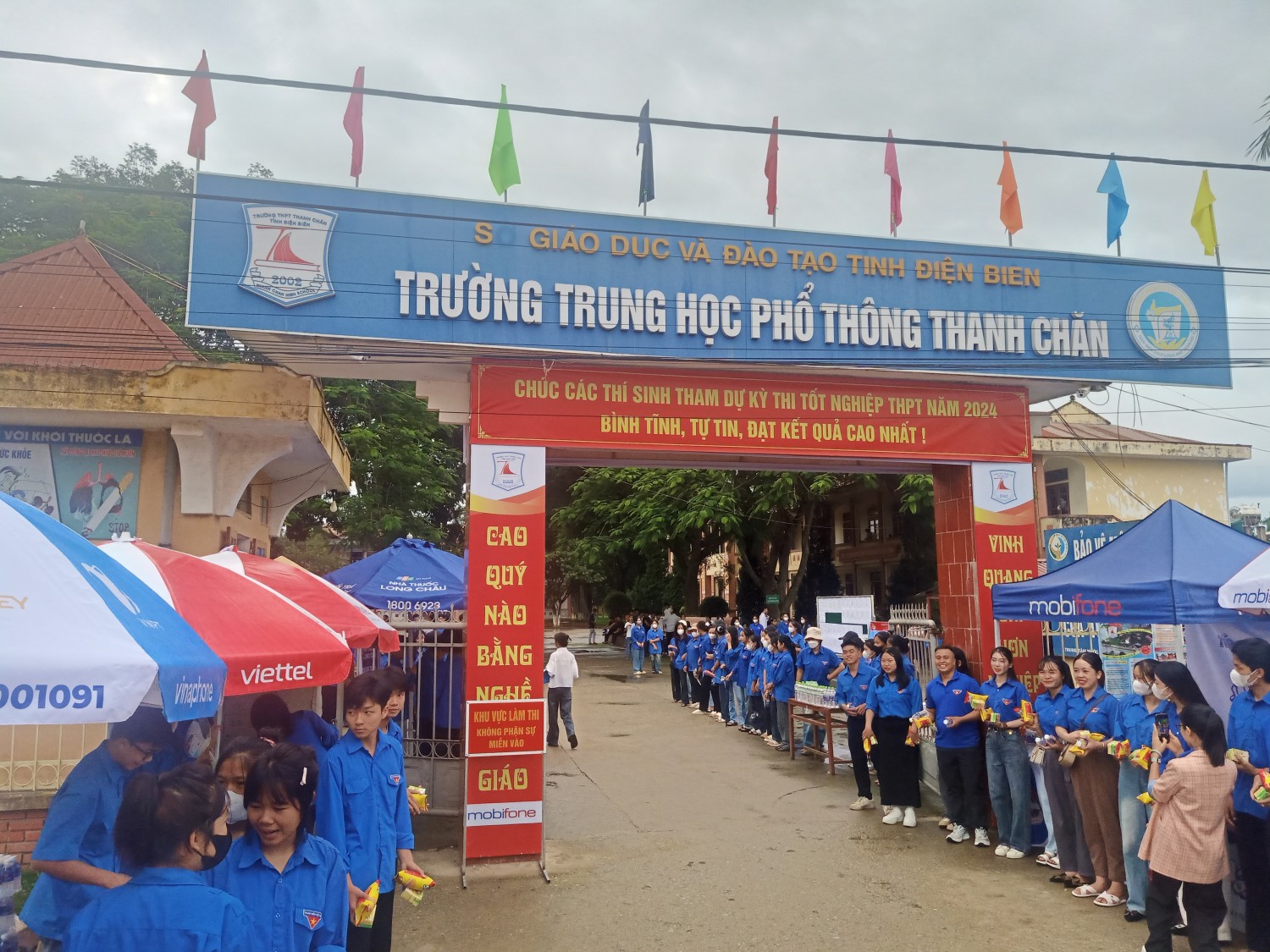 ĐOÀN TRƯỜNG THPT THANH CHĂN TÍCH CỰC TỔ CHỨC CHIẾN DỊCH “HOA PHƯỢNG ĐỎ” VỚI NHIỀU HOẠT ĐỘNG Ý NGHĨA VÀ HIỆU QUẢ